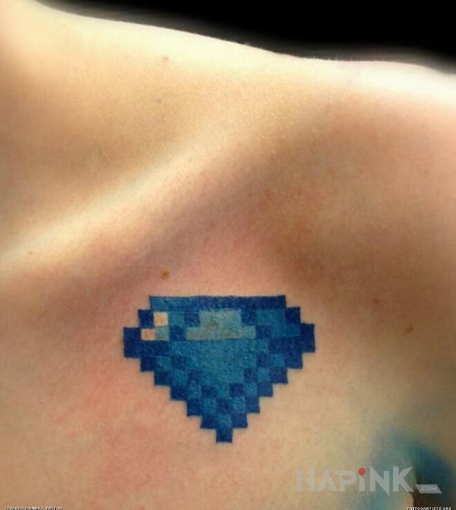 Tattoo Diament in other motif on the chest
