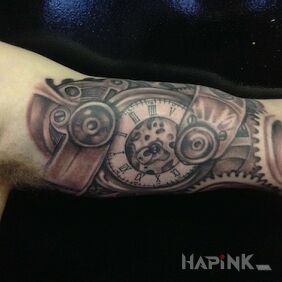 Tattoo Old-school clock on the upper arm motif: other