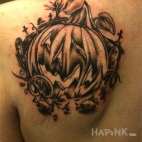 Tattoo Pumpkin on the shoulder blades motif: other