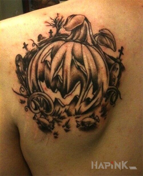 Tattoo Dynia in other motif on the shoulder blades