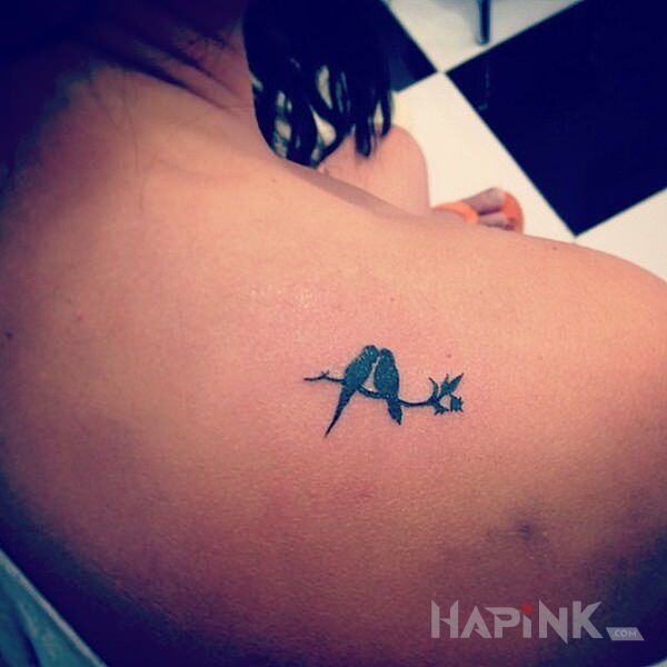 Tattoo Gołąbeczki in animals motif on the shoulder blades
