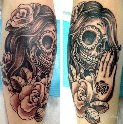 Tatuaż meksykańska damska czaszka w motywie santa muerte na przedramieniu