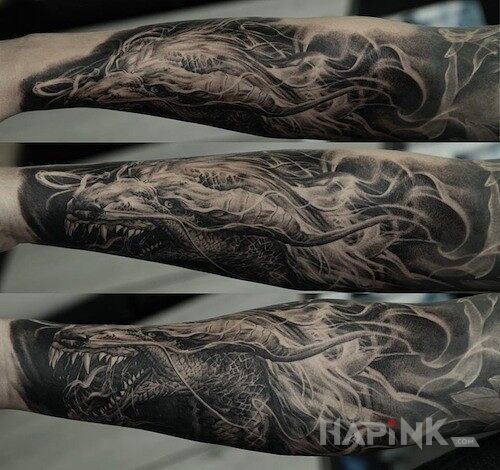 Tattoo Chiński smok in dragons motif on the forearm