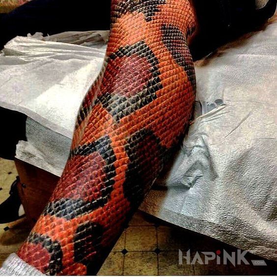 Tattoo Być wężem in colorful motif and realistic style on the calf