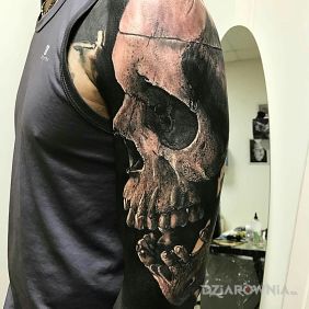 Tatuaż Wielka czaszka na ramieniu motyw: 3D styl: realistyczne