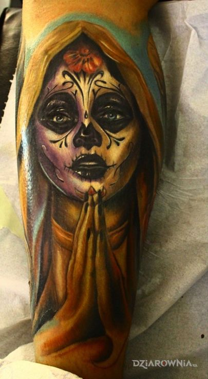 Tatuaż maryja w nowej odsłonie w motywie santa muerte na przedramieniu