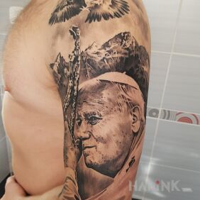 Tattoo John Paul 2 on the upper arm motif: religious