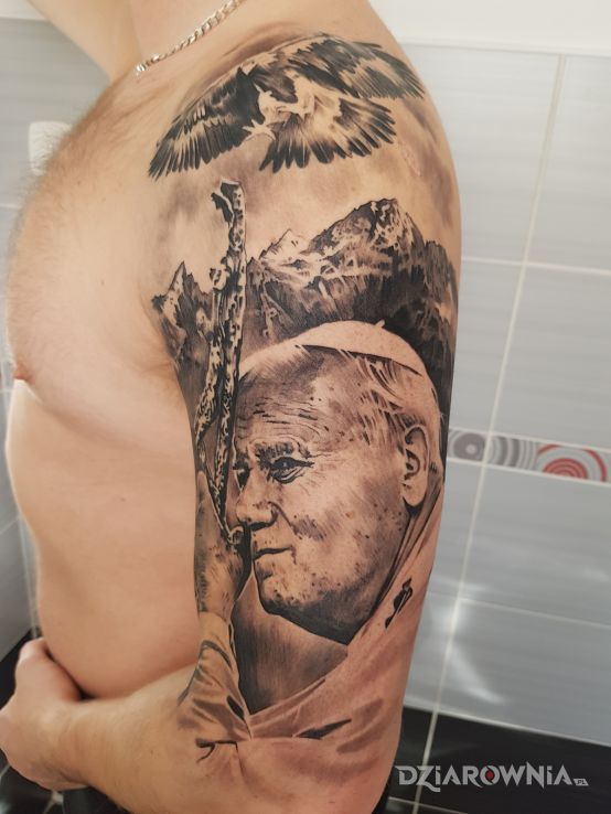 Tatuaż jan pawel 2 w motywie twarze na ramieniu