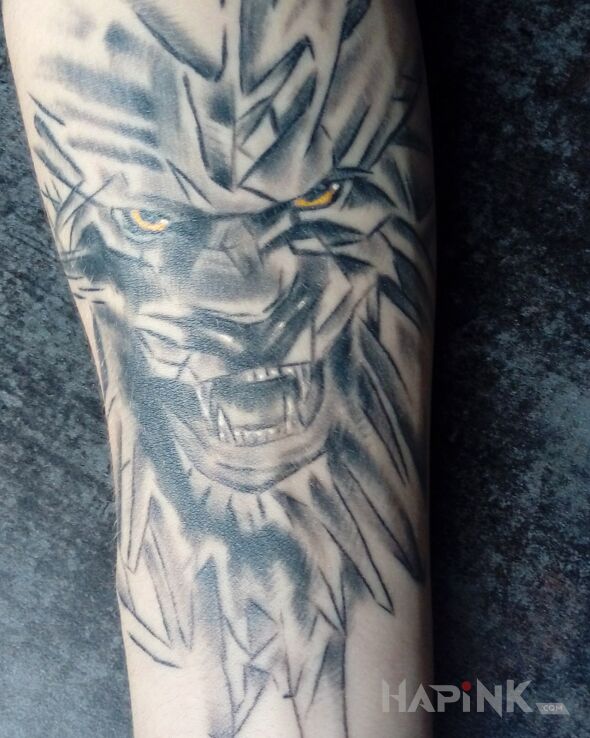 Tattoo Lew in animals motif on the forearm
