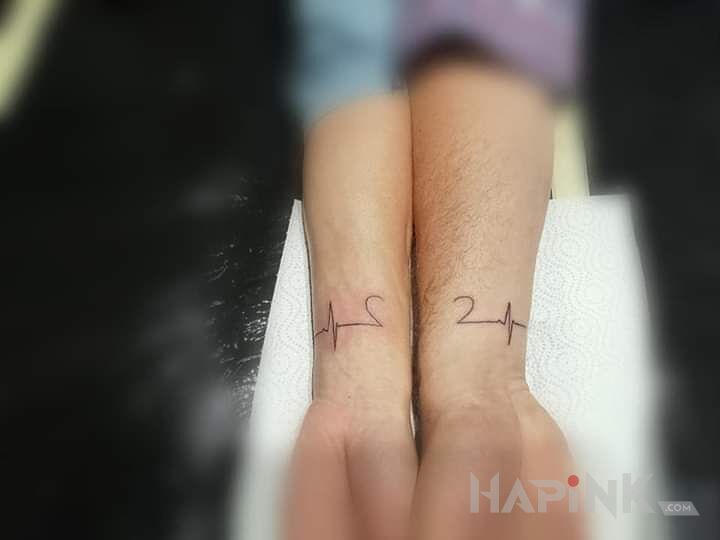 Tattoo Zamiast obrączek? in Love motif on the wrist