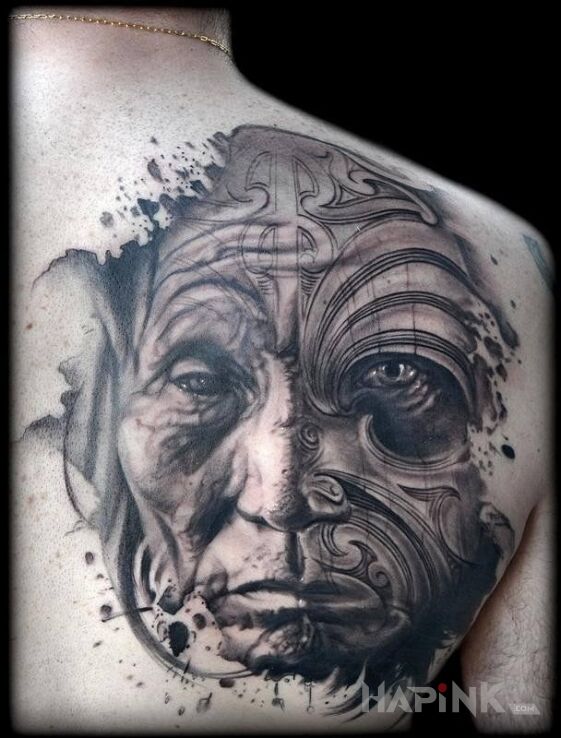 Tattoo Stara postać in faces motif on the shoulder blades