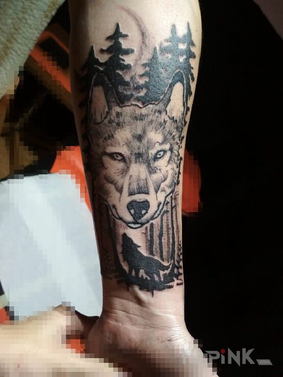 Tattoo Wilk in animals motif on the forearm