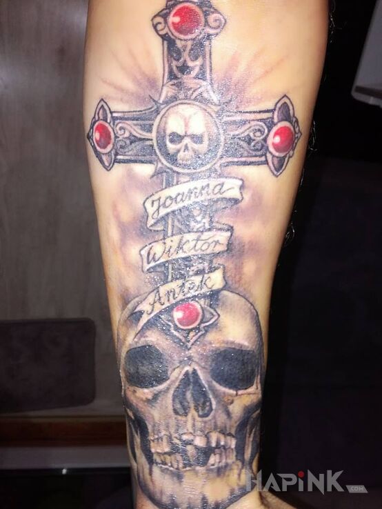 Tattoo Czach i krzyż in colorful motif on the forearm