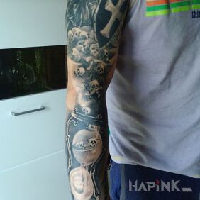 Tattoo Assassin's Clock Skull Rosary Hourglass cont. on the upper arm motif: skulls