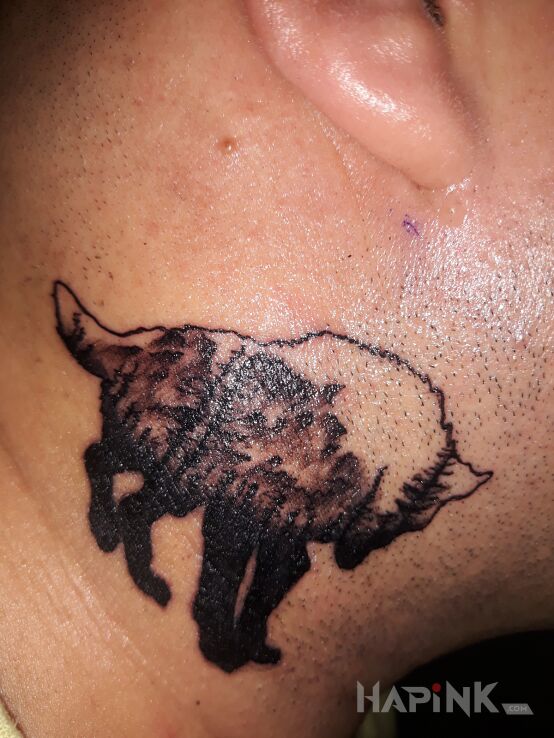 Tattoo Wilk in animals motif on the neck