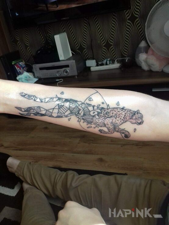 Tattoo Geometryczny lampart in animals motif and geometric style on the forearm