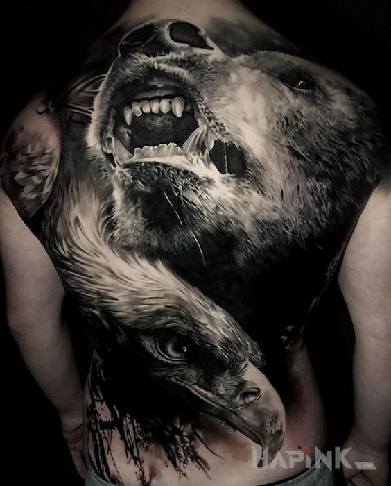Tattoo Zwierzeta in 3D motif and realistic style on the back