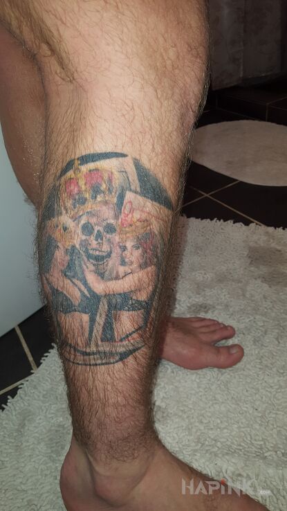 Tattoo Czachy in colorful motif on the calf