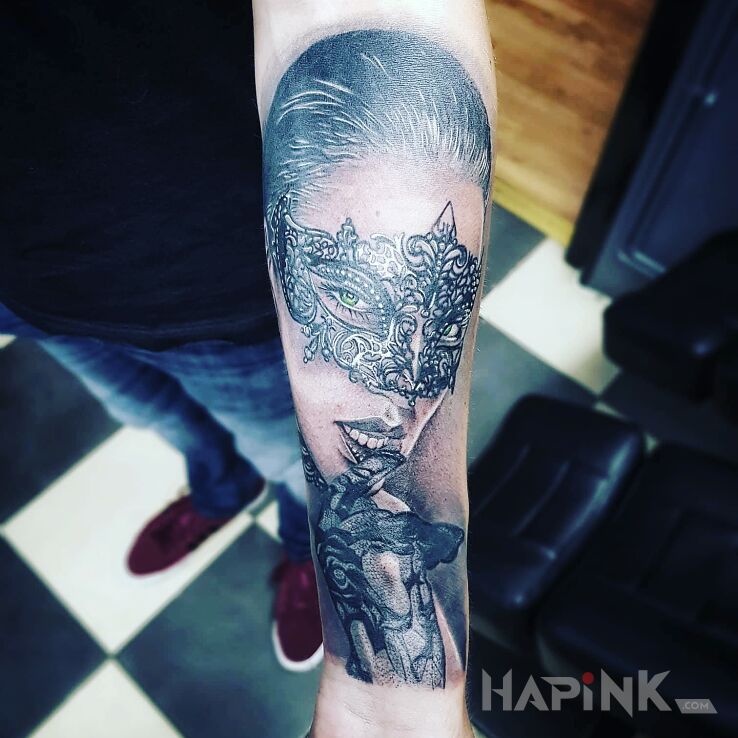 Tattoo Kobieta w masce in sexy motif and realistic style on the forearm