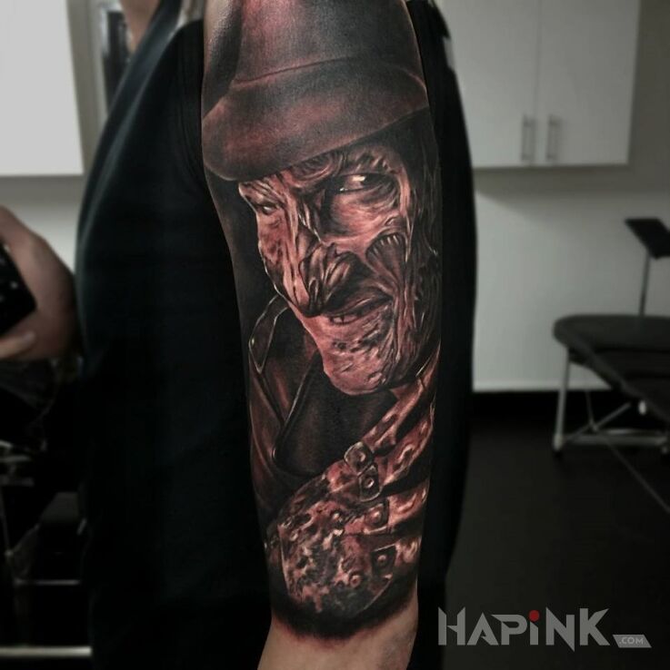 Tattoo Freddie Kruger in characters motif on the upper arm