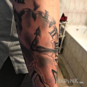 Tattoo Clock! on the forearm motif: other