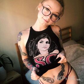 Tattoo Lovely on the upper arm motif: colorful