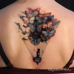 Tatuaż Motylowy balon na plecach motyw: kolorowe