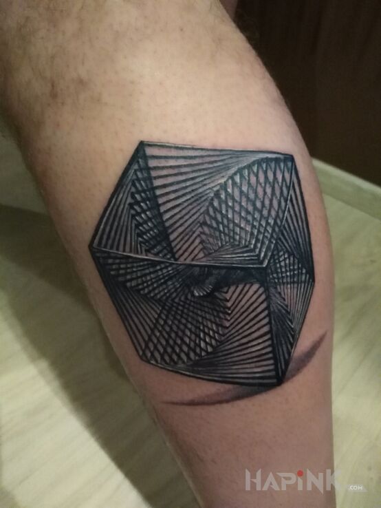 Tattoo Kostka in 3D motif on the calf