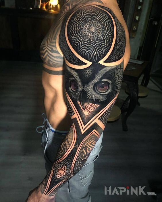 Tattoo Sooowa in sleeves motif and geometric style on the upper arm