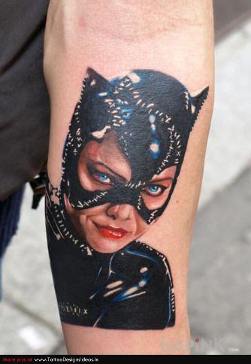 Tattoo Kobieta Kot in characters motif on the forearm