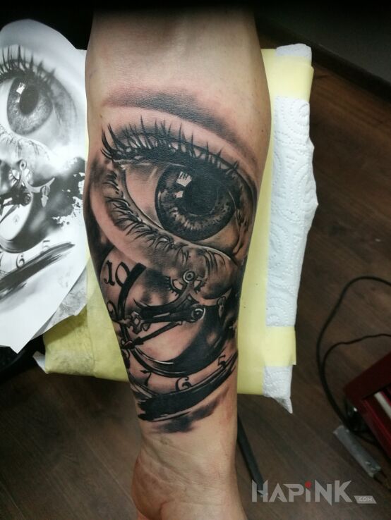 Tattoo Oko in other motif on the forearm