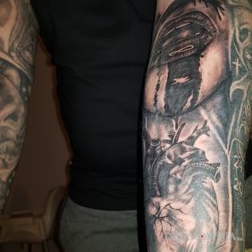 Tatuaż Dla mojej na przedramieniu motyw: anatomiczne styl: realistyczne