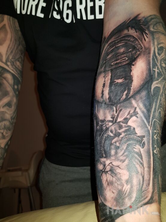 Tattoo Dla mojej in anatomical motif and realistic style on the forearm