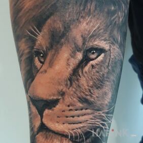 Tattoo Lion on the forearm motif: 3D style: realistic