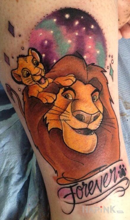 Tattoo Simba i Mufasa in characters motif on the forearm