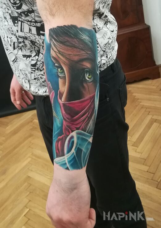 Tattoo Tajemnicza postać in 3D motif and realistic style on the forearm
