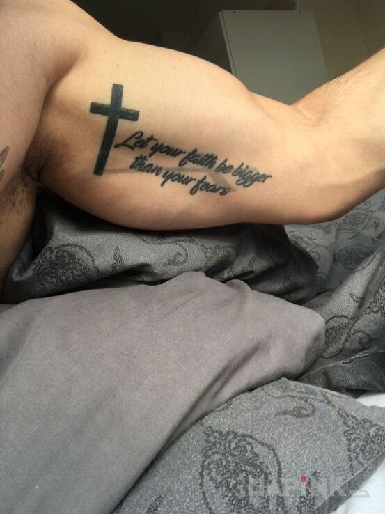 Tattoo Wiara in religious motif on the upper arm