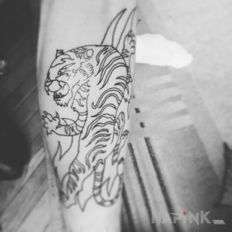 Tattoo Kontury dopiero ;) in animals motif and japanese / irezumi style on the calf
