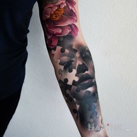 Tattoo Puzzle on the upper arm motif: colorful