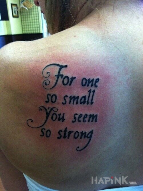 Tattoo Napis in lettering motif on the shoulder blades