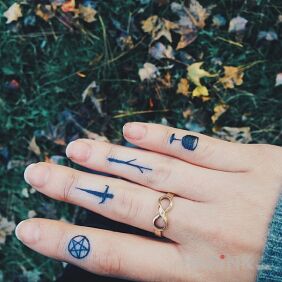 Tattoo Symbolism from the tarot on the fingers motif: other