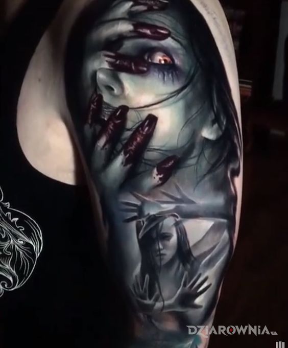 Tatuaż horrorowo w motywie 3D i stylu realistyczne na ramieniu