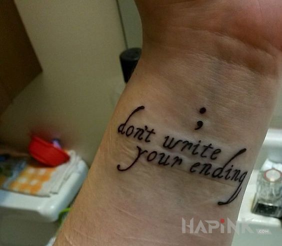 Tattoo Cenna uwaga in lettering motif on the wrist