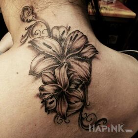 Tattoo Lili on the back motif: black and gray style: graphic / illustrative
