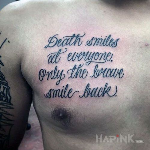 Tattoo Uśmiech śmierci in lettering motif and calligraphy style on the chest