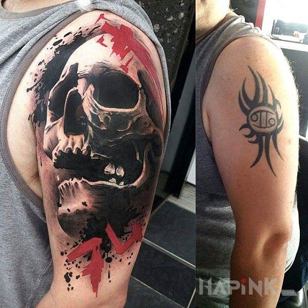 Tattoo Przykrycie czaszka in skulls motif and realistic style on the upper arm