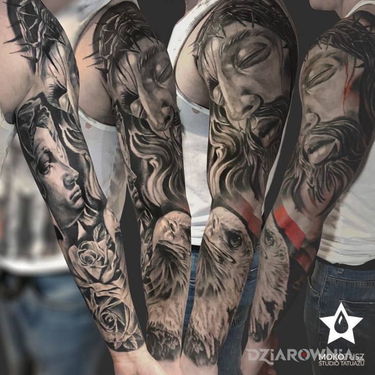 Tatuaż rękaw czarno-biały męski w motywie postacie i stylu realistyczne na przedramieniu