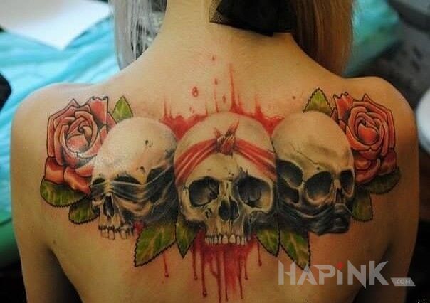 Tattoo Trzy czaszki in skulls motif on the back