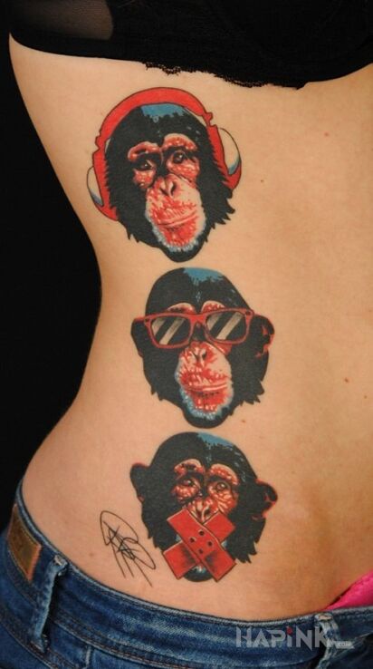 Tattoo Małpki in characters motif on the ribs