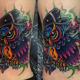 Tattoo Owl on the leg motif: animals